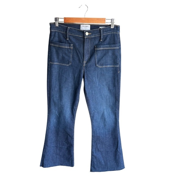 Frame - Le Bardot Crop Flare Raw Edge
Jeans in Sutherland Sz 28 - Picture 5 of 14